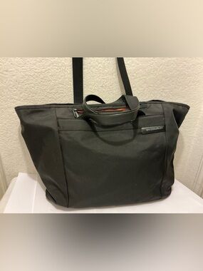 Briggs & Riley Black travelware Laptop Tote Bag Orange interior Zipper Accent